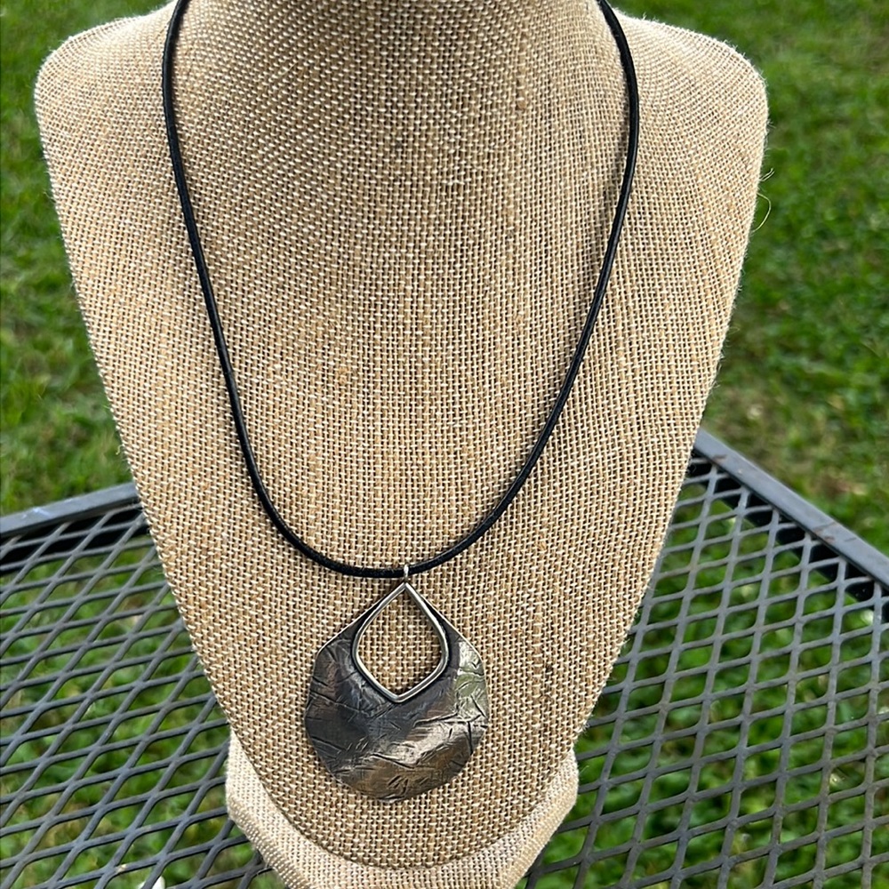 NWOB Silpada Badge of Beauty Sterling Silver Leather Necklace N3089